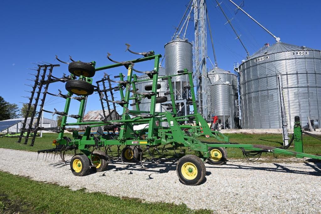 Main image John Deere 2200