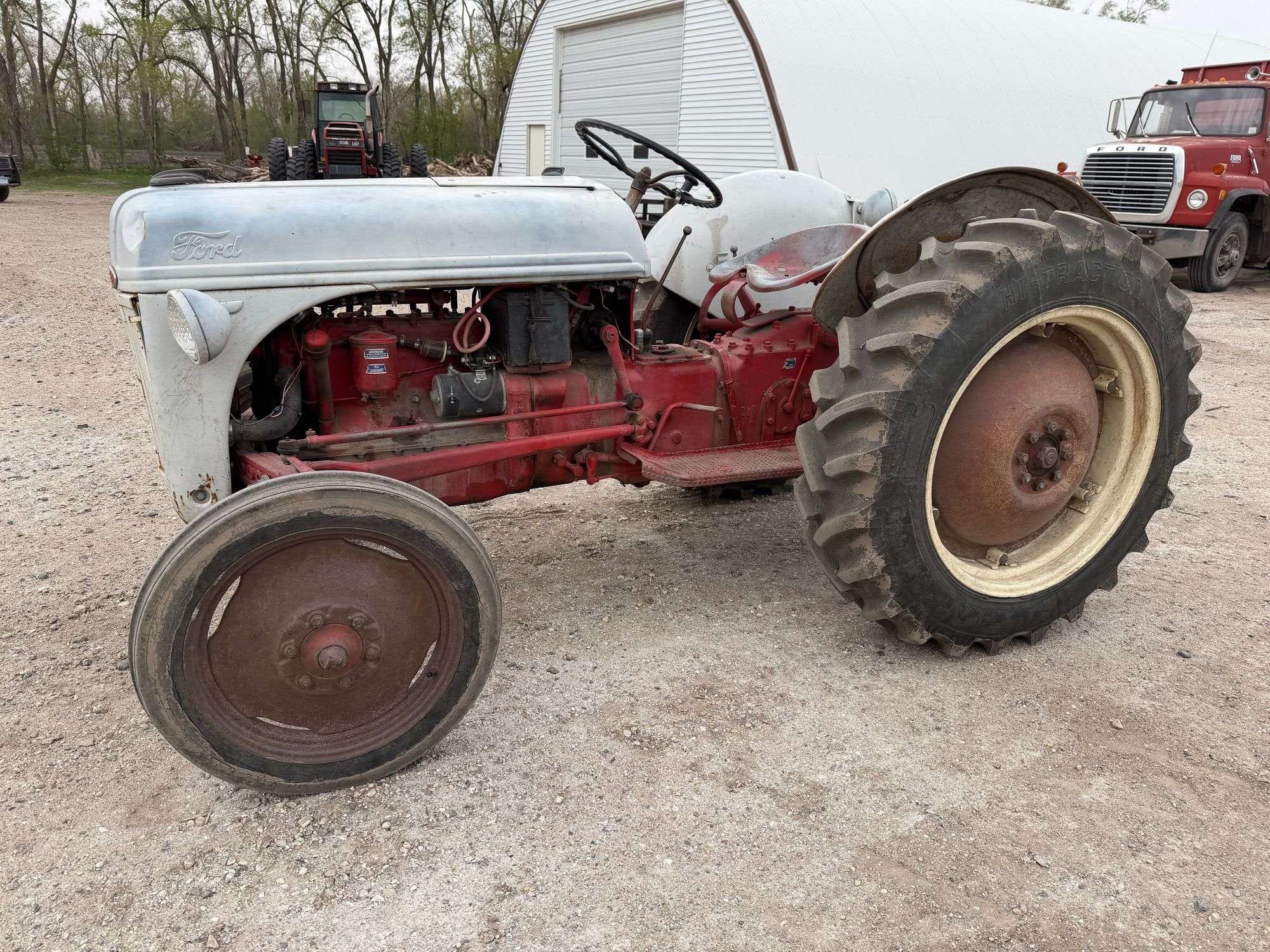 Ford 8N Equipment Image0