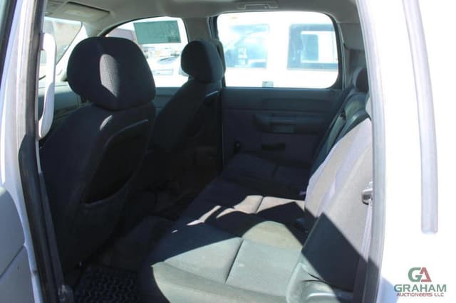 Image of Chevrolet 2500HD equipment image 4