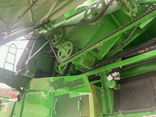 Image of John Deere S680 equipment image 4