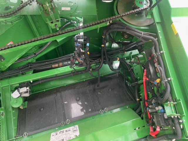 Image of John Deere S680 equipment image 3