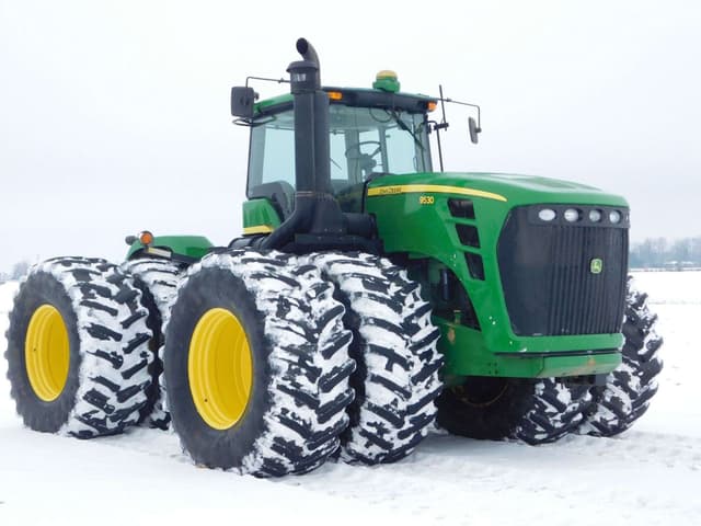 Image of John Deere 9530 equipment image 1