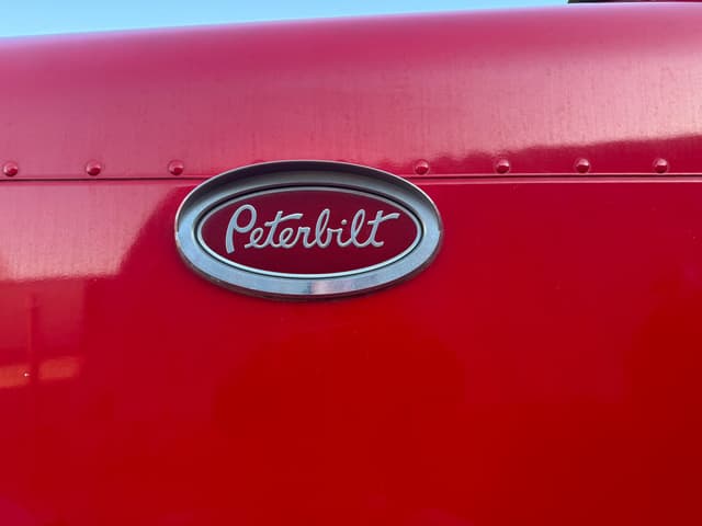 Image of Peterbilt 379 equipment image 2