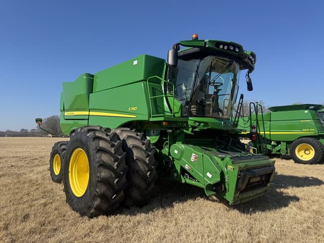 Image of John Deere S780 equipment image 1