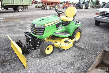 Main image John Deere X758