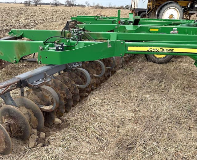 Image of John Deere 2623VT equipment image 3