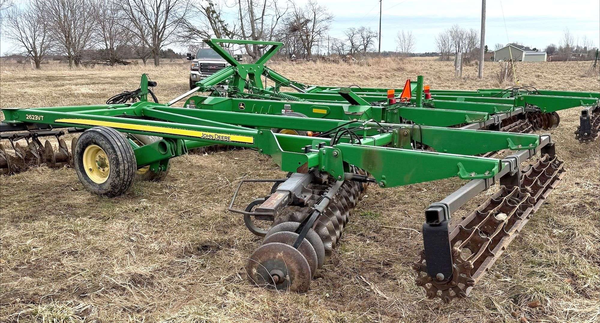 2015 John Deere 2623VT Equipment Image0