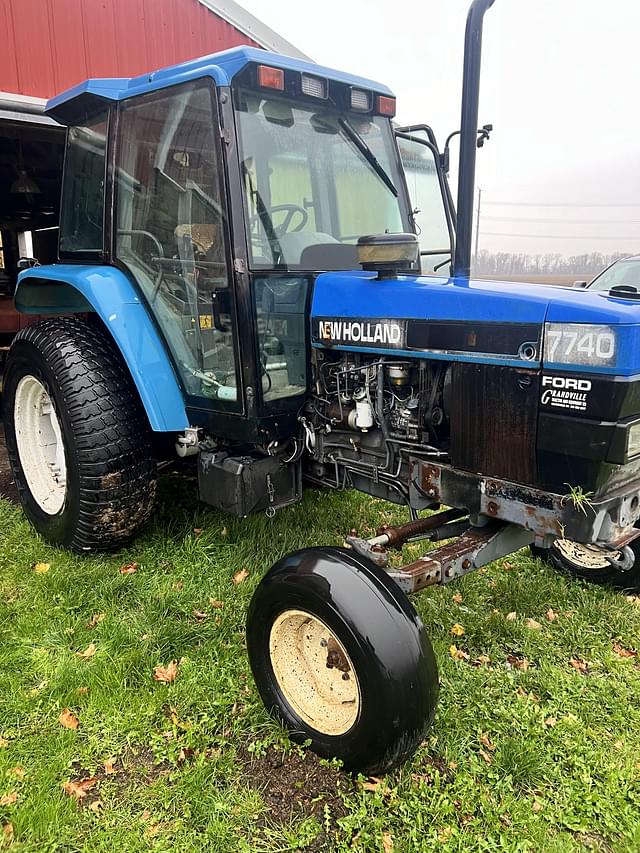 Image of New Holland 7740 equipment image 3