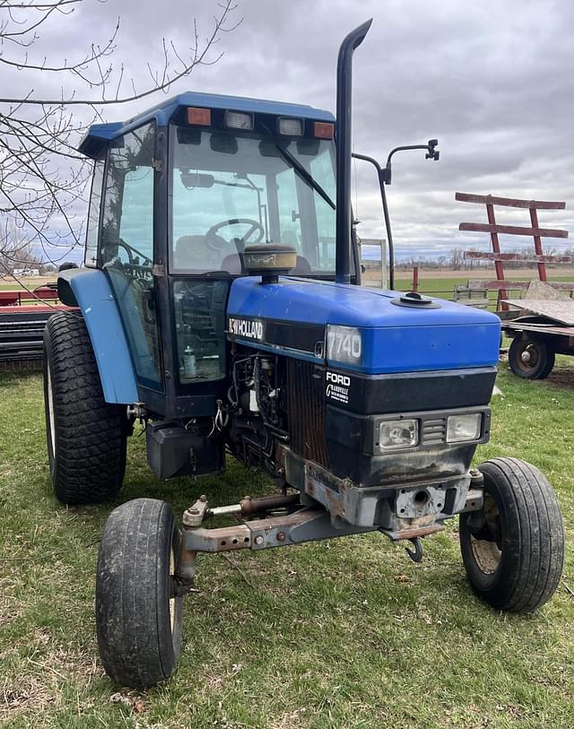 Image of New Holland 7740 equipment image 2