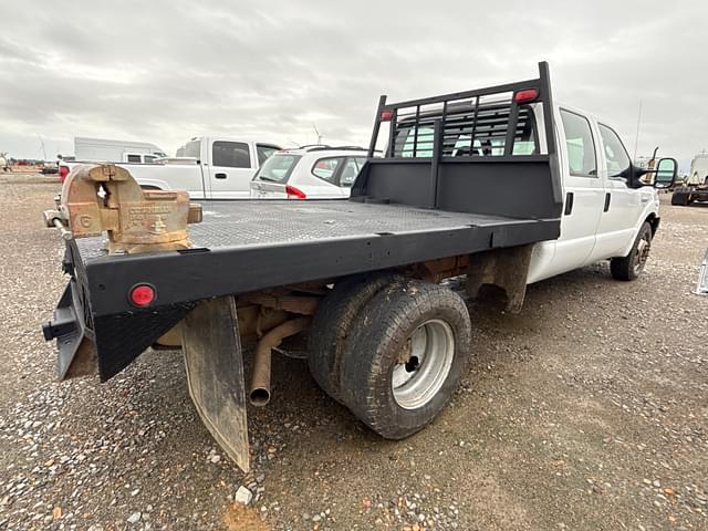 Image of Ford F-350 equipment image 3