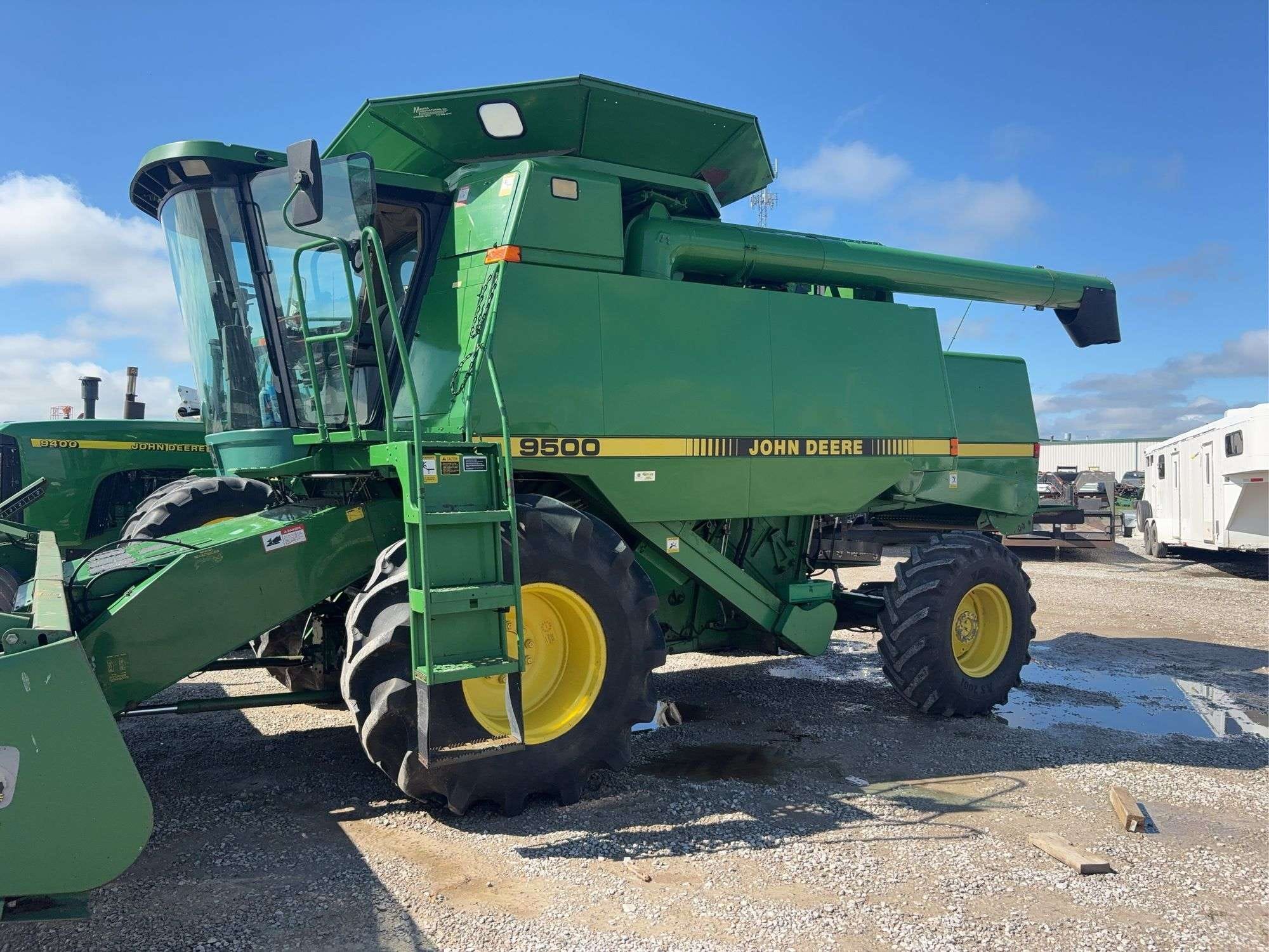 1990 John Deere 9500 Equipment Image0
