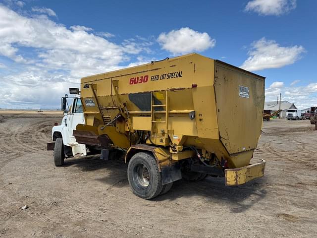 Image of Ford LN8000 equipment image 2
