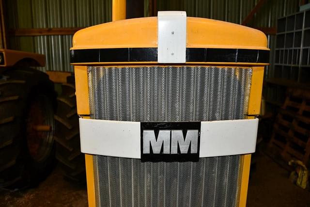 Image of Minneapolis-Moline M-670 equipment image 2