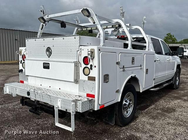 Image of Chevrolet 3500HD equipment image 4