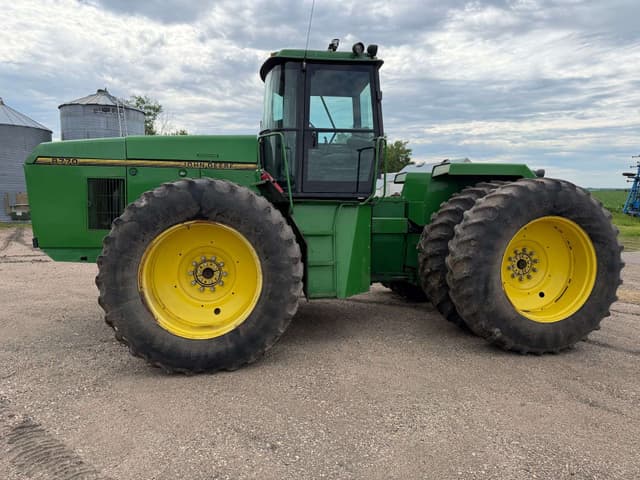 Image of John Deere 8770 equipment image 1