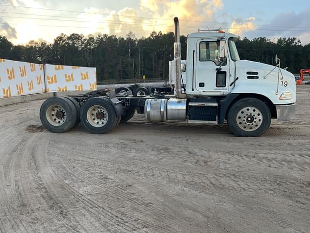 Image of Mack Pinnacle CXU613 equipment image 3