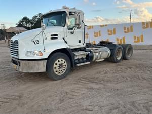 2015 Mack Pinnacle CXU613 Image