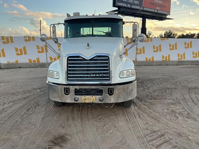 Image of Mack Pinnacle CXU613 equipment image 1