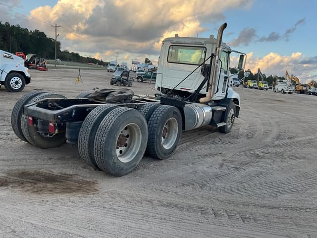 Image of Mack Pinnacle CXU613 equipment image 4