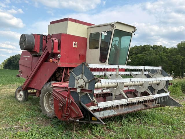 Image of International Harvester 715 equipment image 1