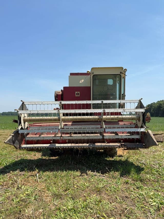 Image of International Harvester 715 equipment image 3