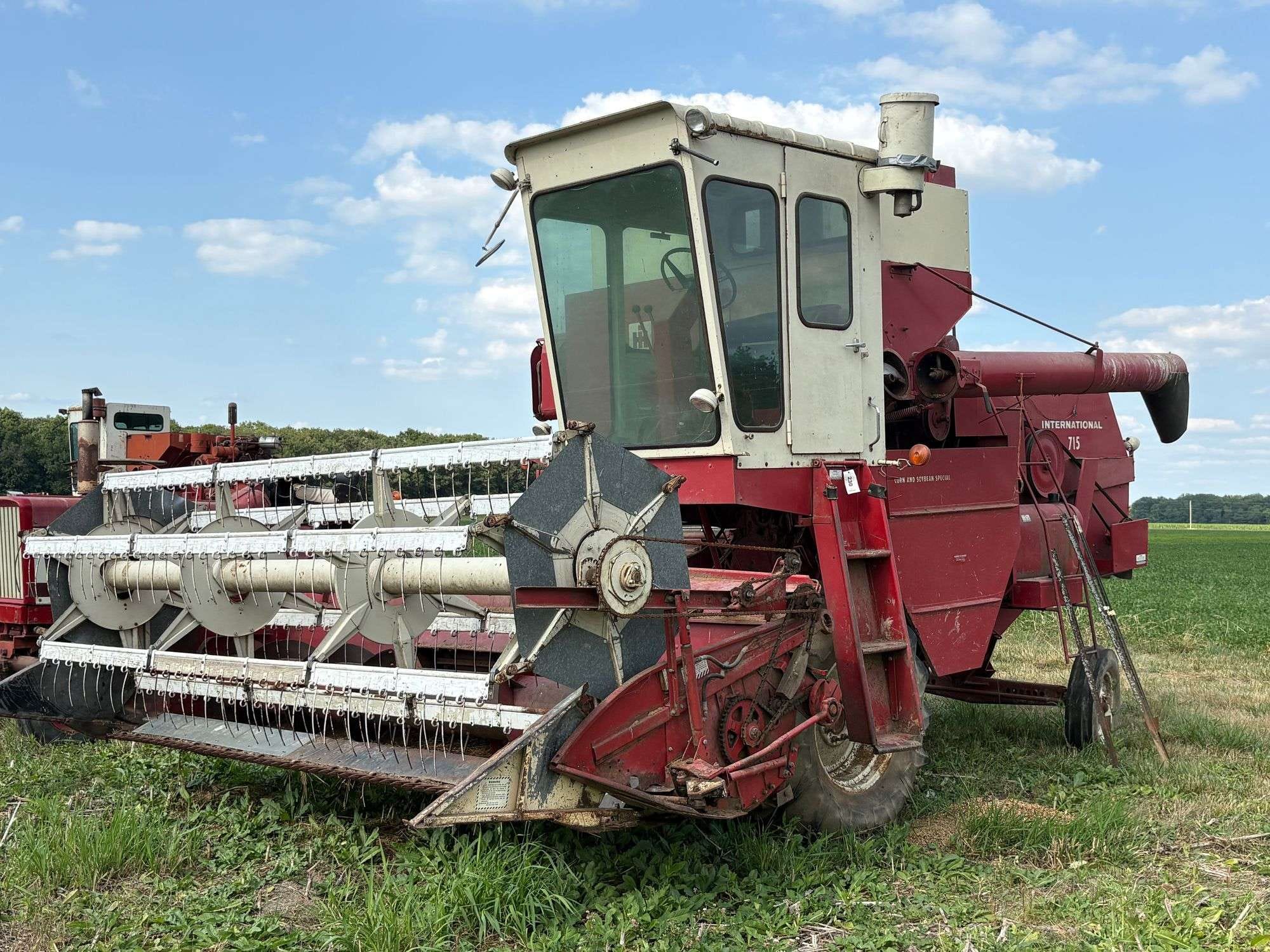 International Harvester 715 Equipment Image0