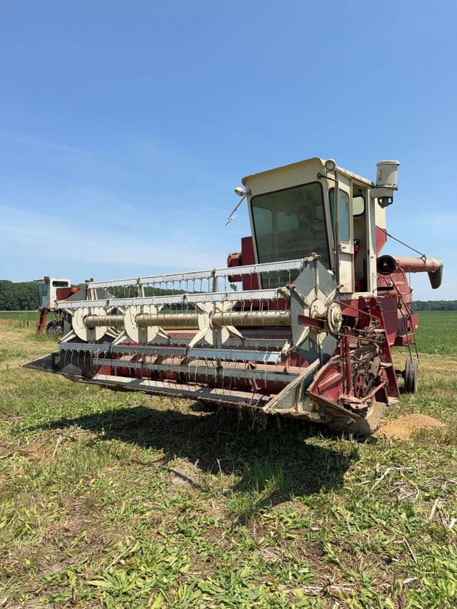 Image of International Harvester 715 equipment image 2