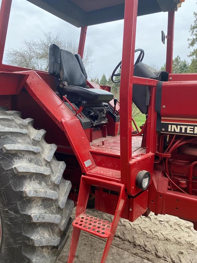 Image of International Harvester 786 equipment image 4