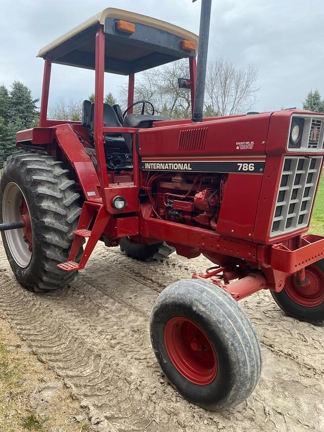 Image of International Harvester 786 equipment image 3