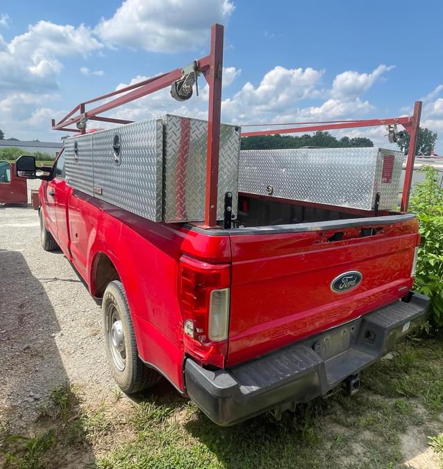 Image of Ford Super Duty equipment image 4