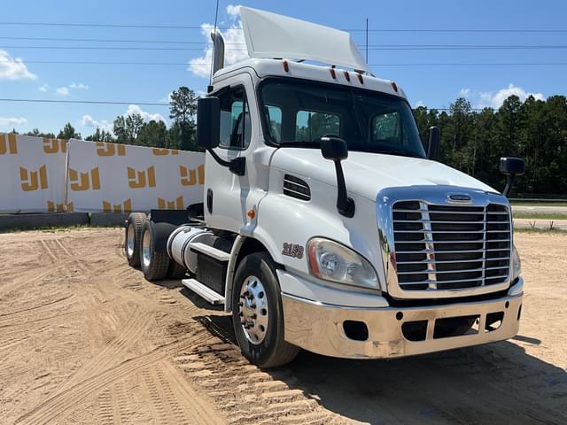 Image of Freightliner Cascadia equipment image 2