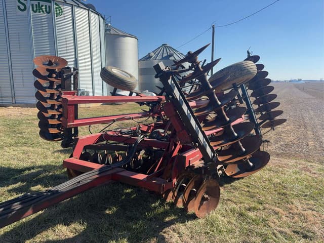 Image of International Harvester 496 equipment image 1