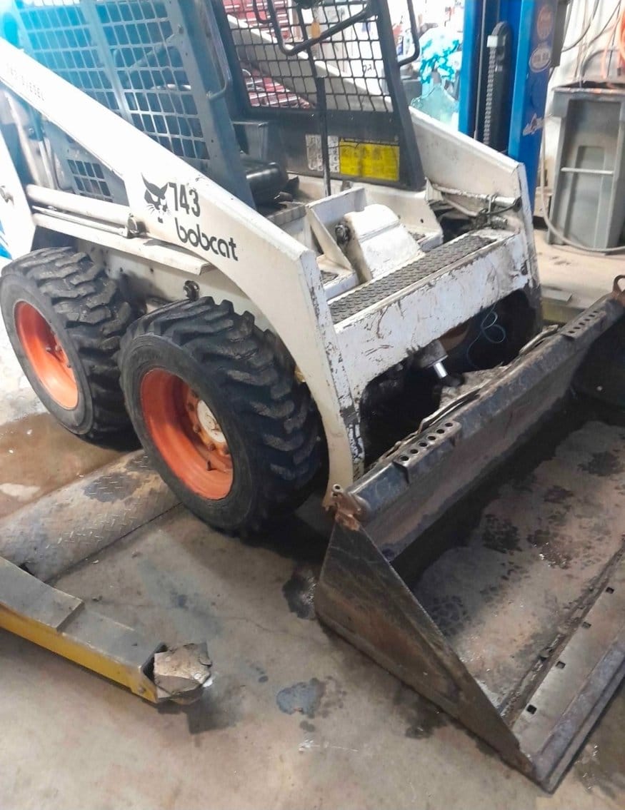 Bobcat 743 Equipment Image0
