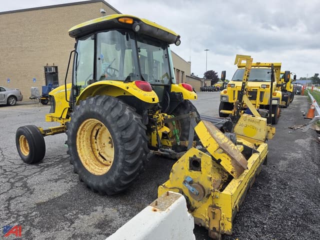 Image of John Deere 5425 equipment image 2