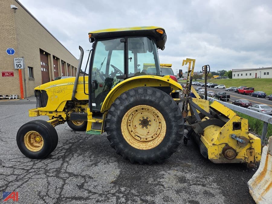 Image of John Deere 5425 Primary image