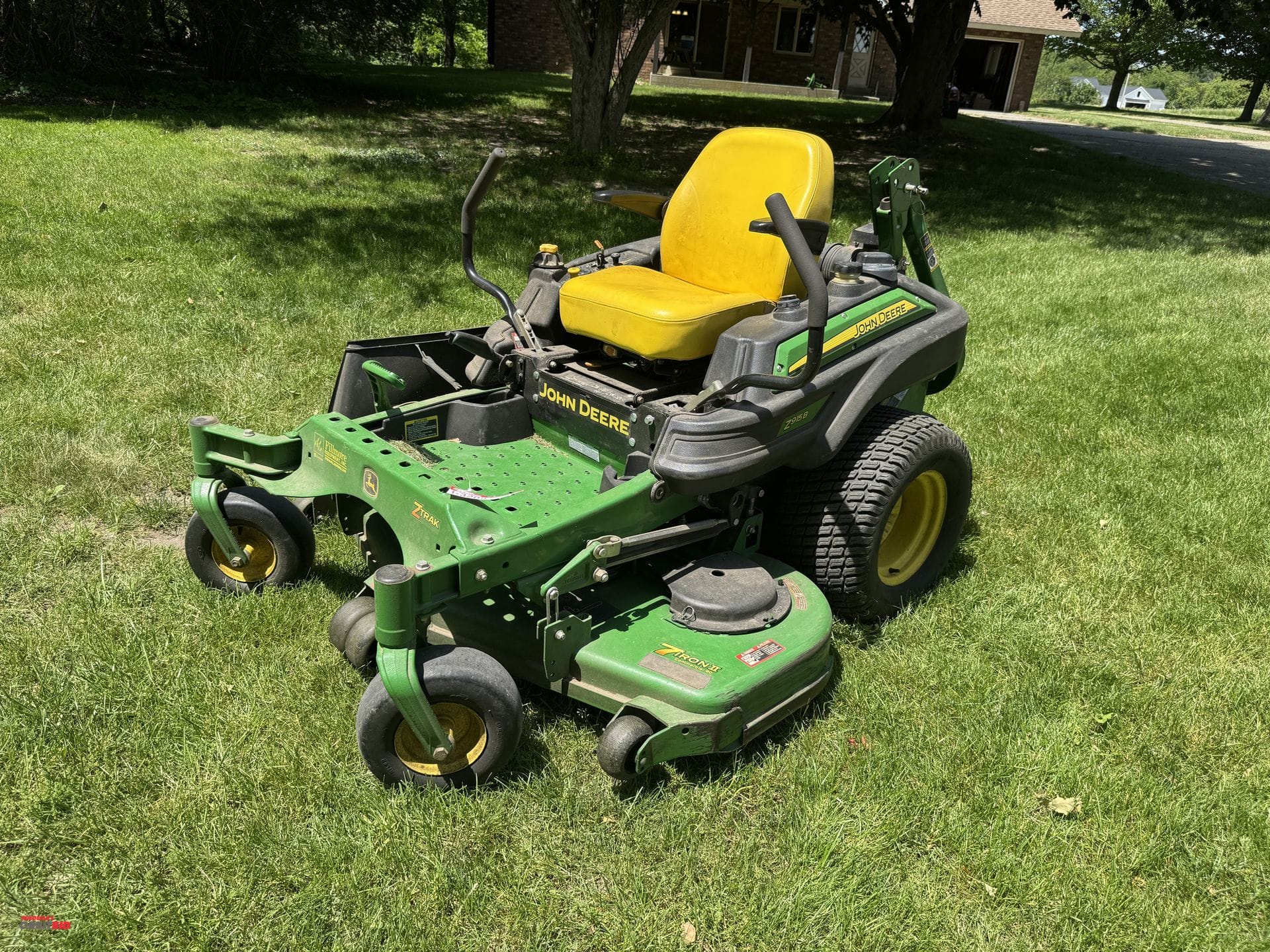John Deere Z915B Equipment Image0
