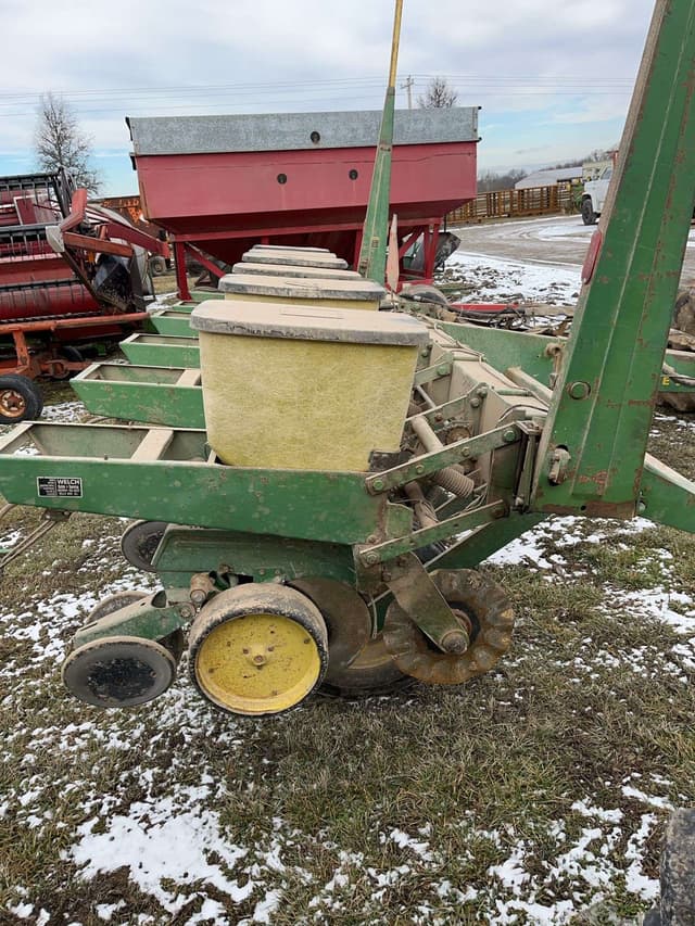 Image of John Deere 7000 equipment image 1