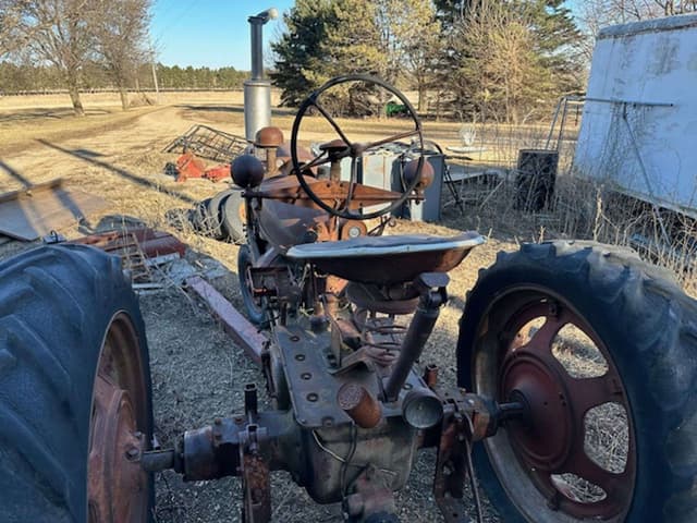 Image of Farmall H equipment image 2