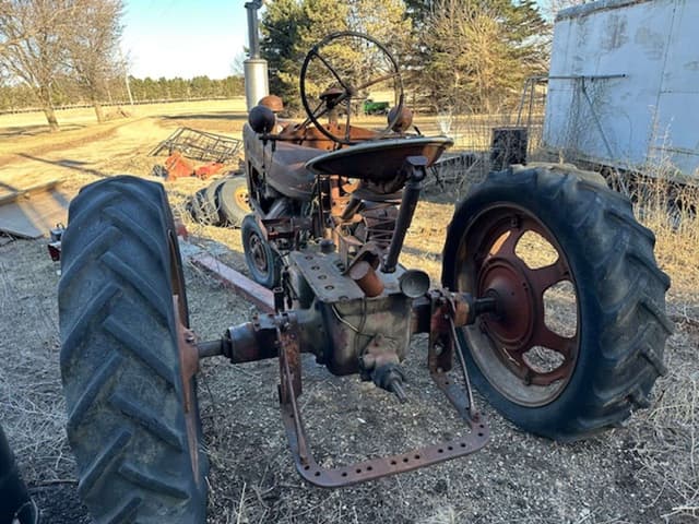 Image of Farmall H equipment image 3