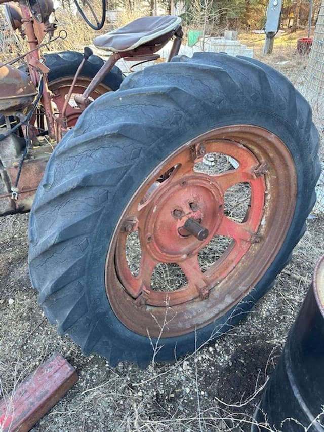 Image of Farmall H equipment image 1