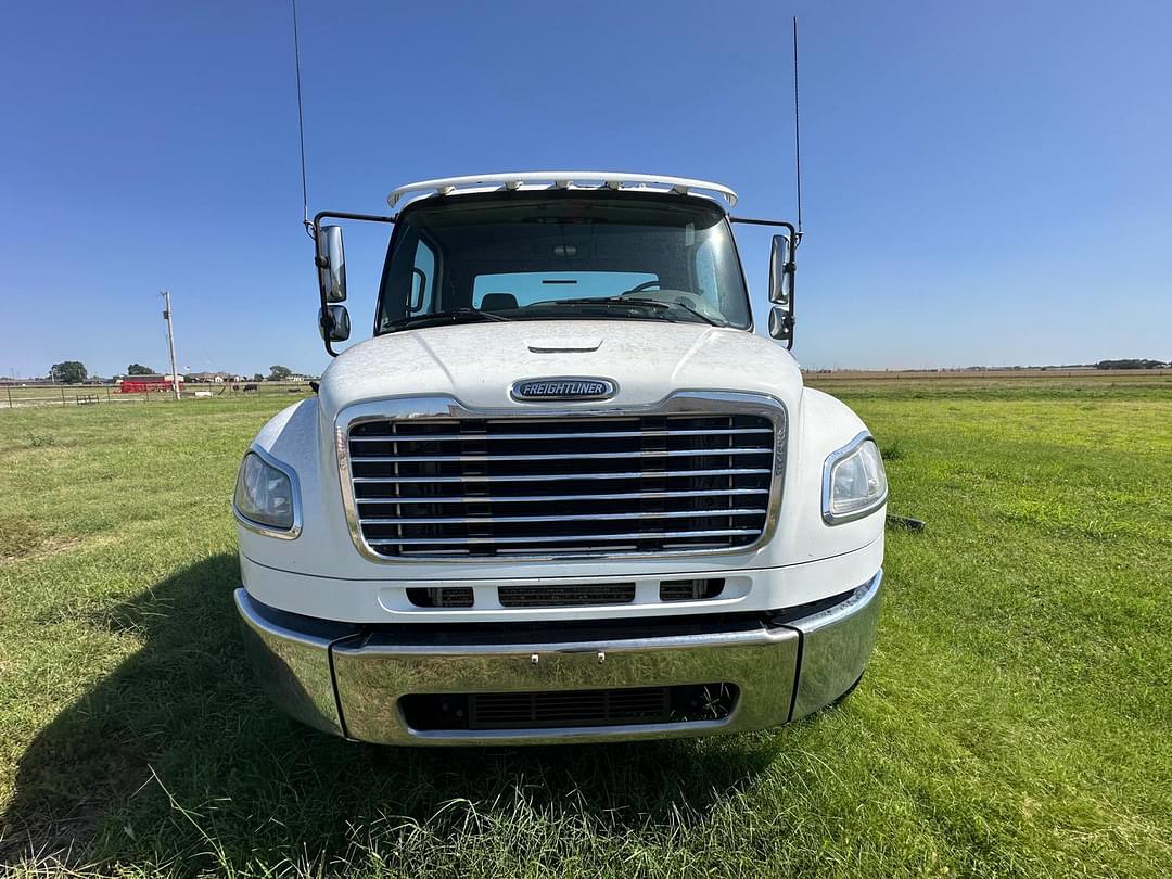 Image of Freightliner M2 106 Primary image