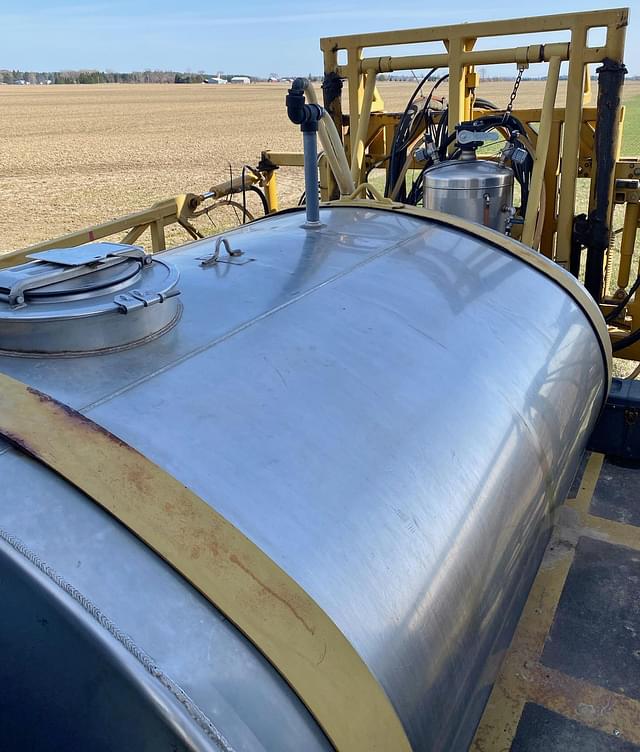 Image of Ag-Chem RoGator 854 equipment image 2