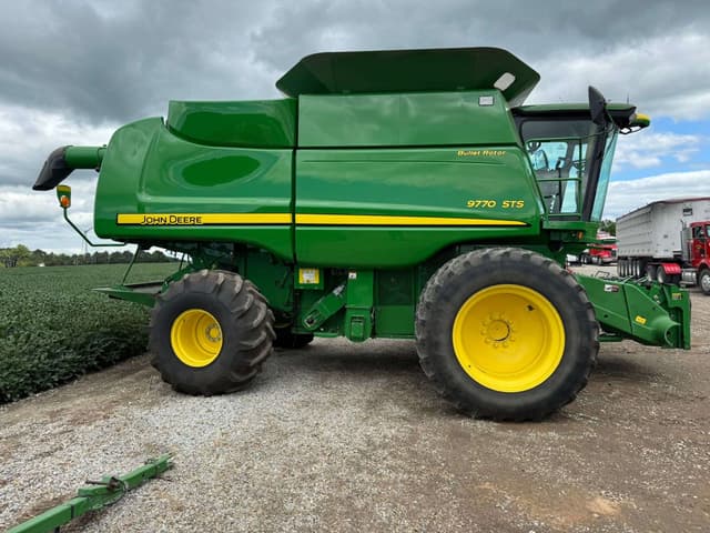 Image of John Deere 9770 STS equipment image 1