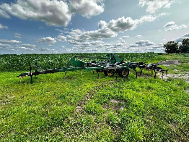 Image of John Deere 680 equipment image 3