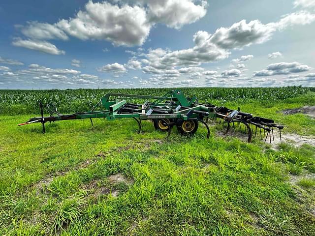 Image of John Deere 680 equipment image 4