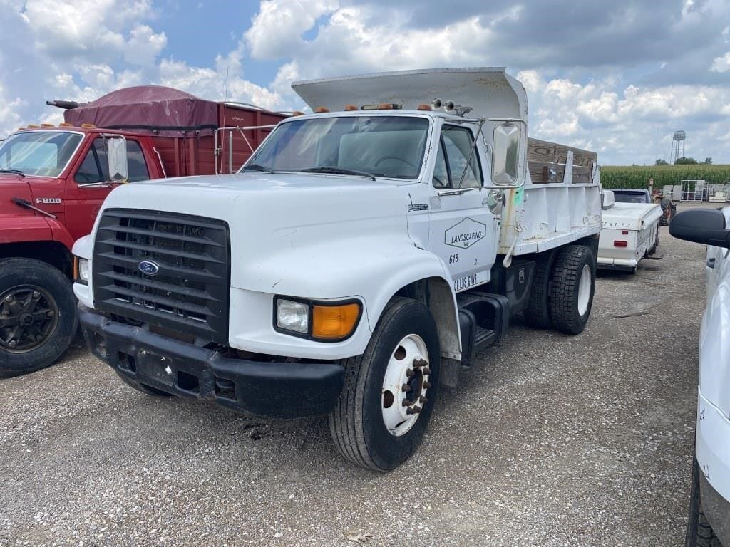 Ford F-800 Equipment Image0