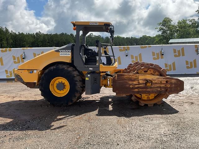 Image of Volvo SD115B equipment image 3