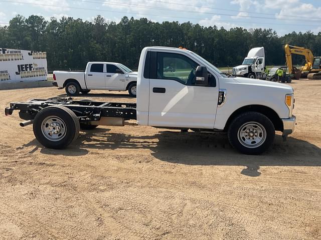 Image of Ford F-350 equipment image 3