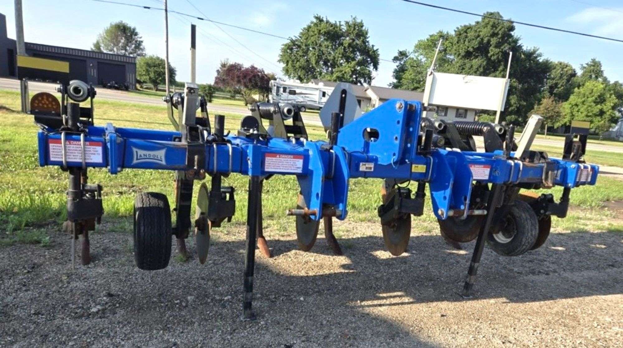 2019 Landoll 2511 Equipment Image0