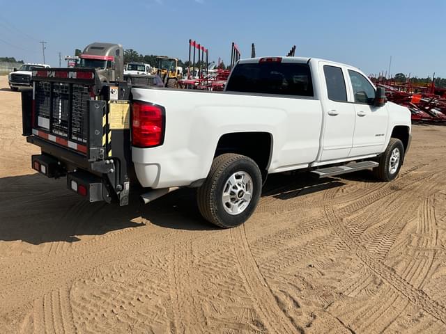Image of Chevrolet 2500HD equipment image 4